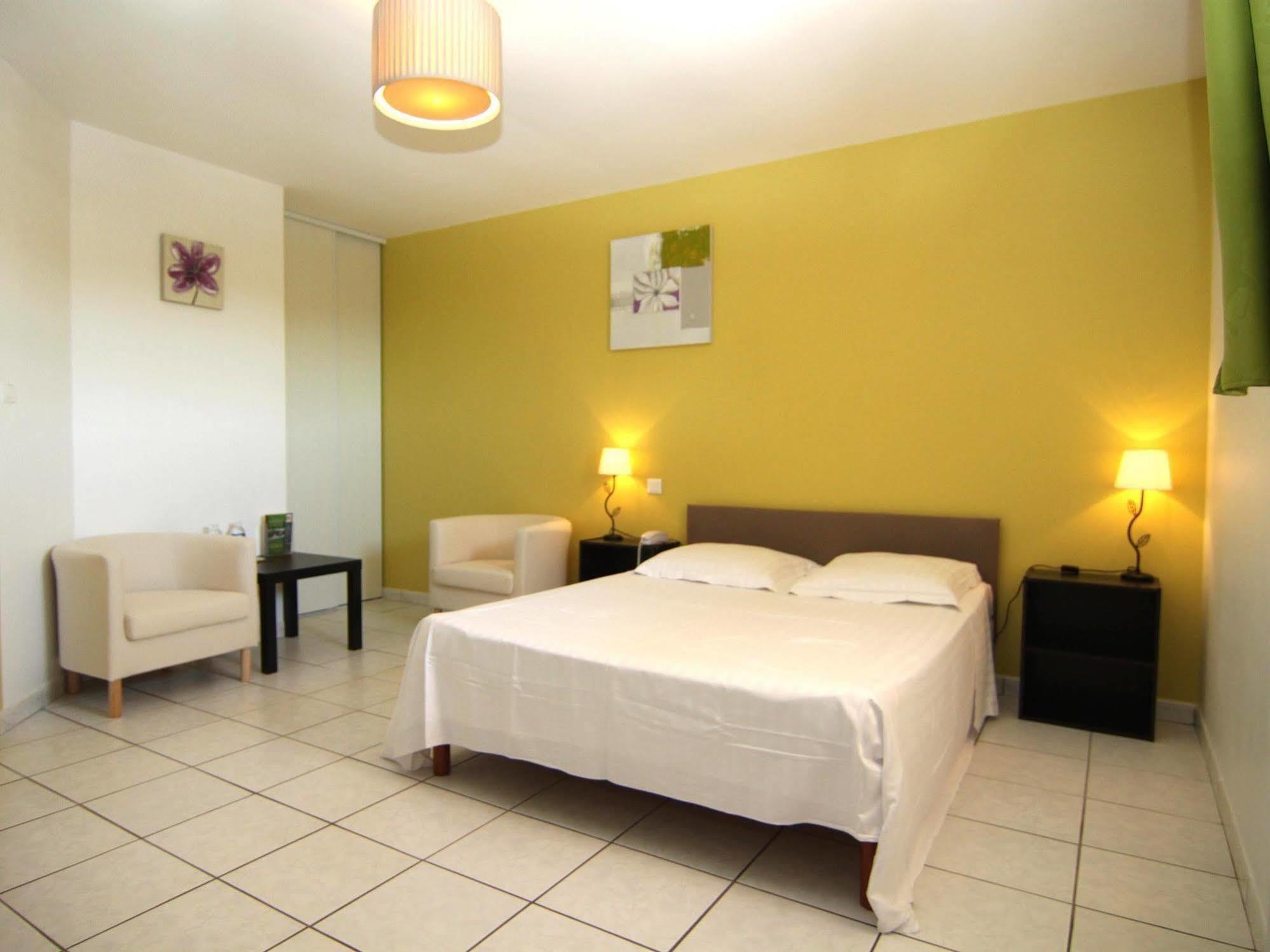 Le Grand Jardin Hotel Aujargues Luaran gambar