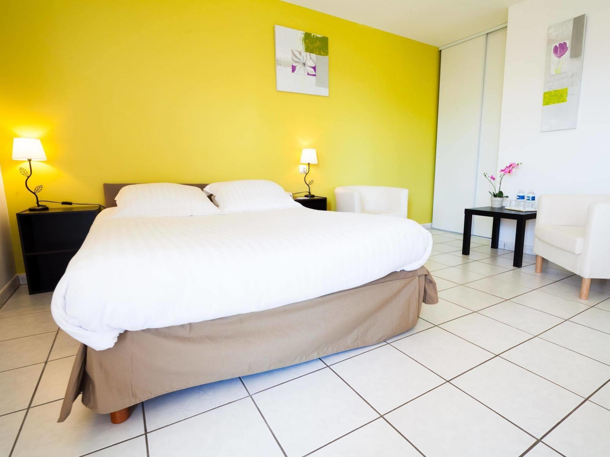 Le Grand Jardin Hotel Aujargues Luaran gambar