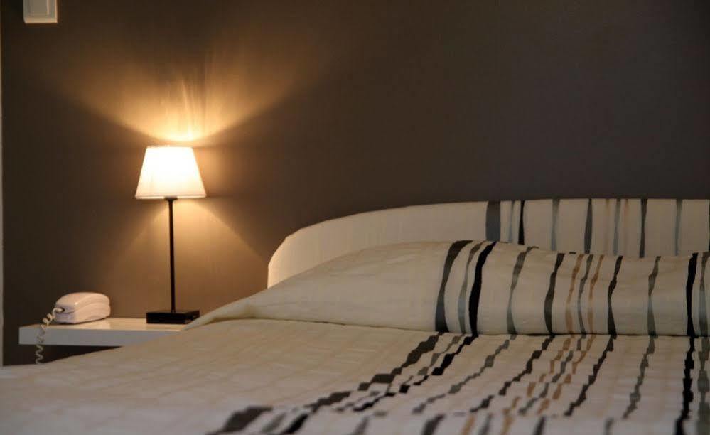 Le Grand Jardin Hotel Aujargues Luaran gambar